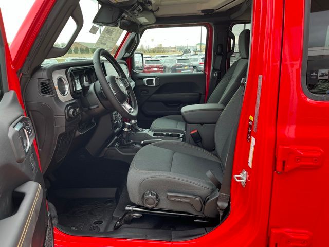 2025 Jeep Wrangler Sahara photo 9