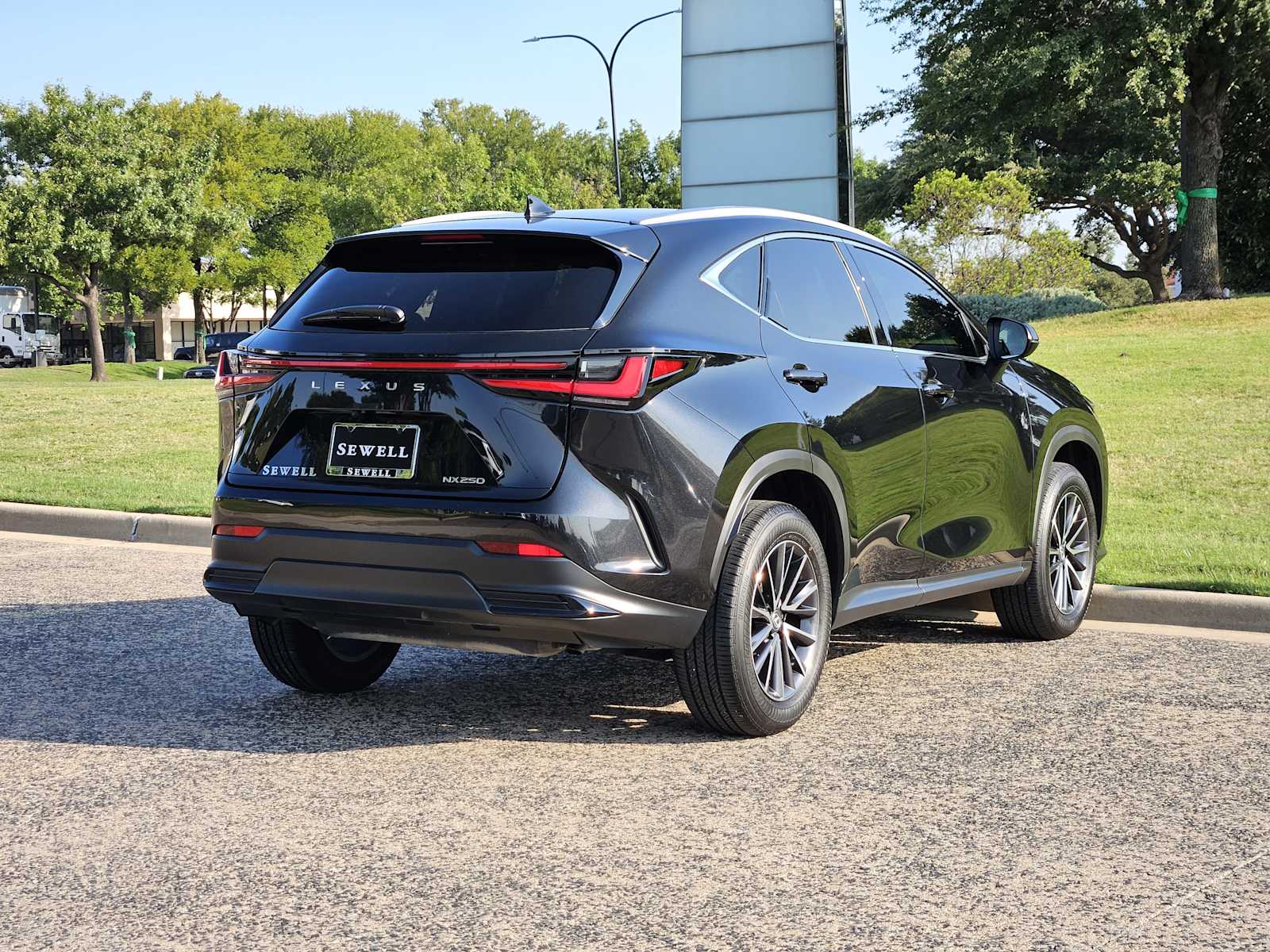 2025 Lexus NX 250 photo 4