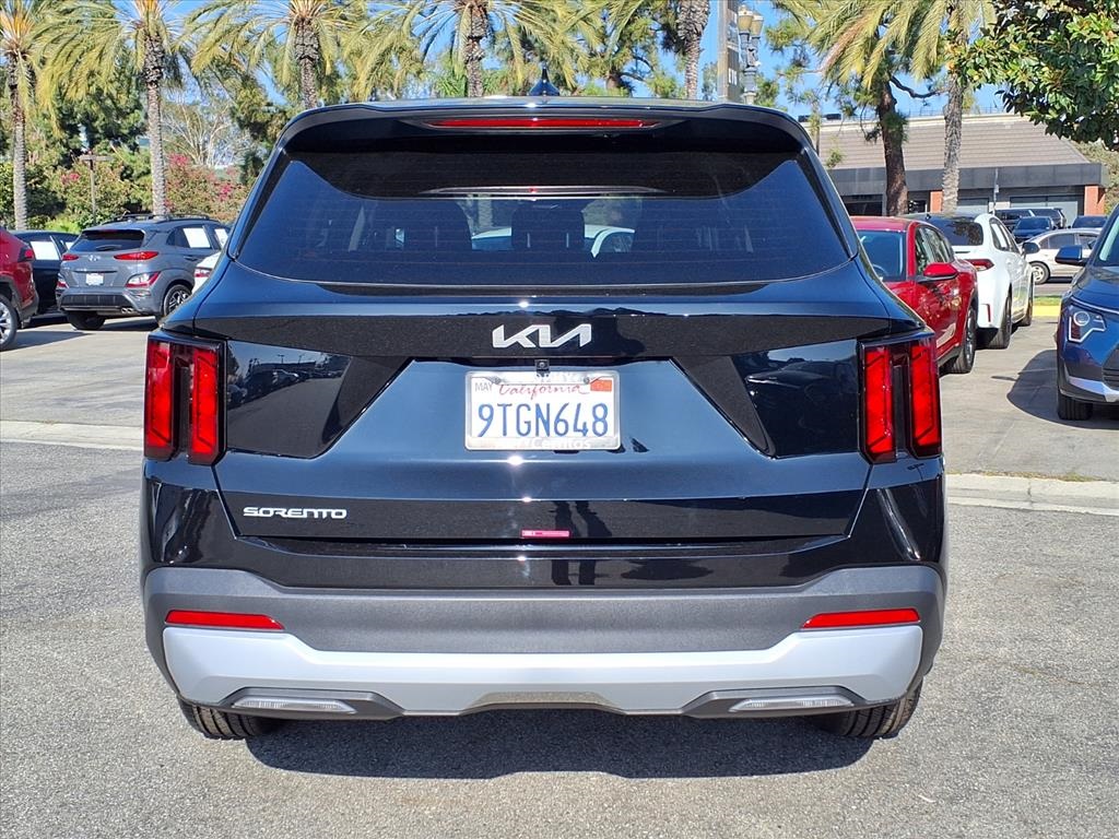 2025 Kia Sorento LX photo 4