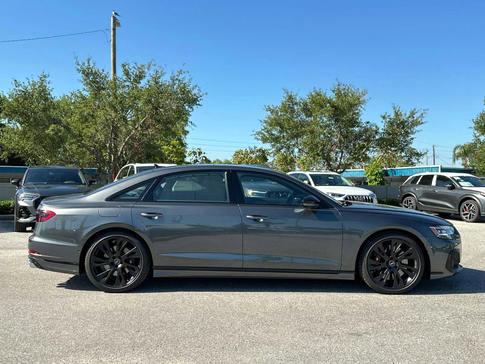 2025 Audi S8 4.0T Quattro photo 3