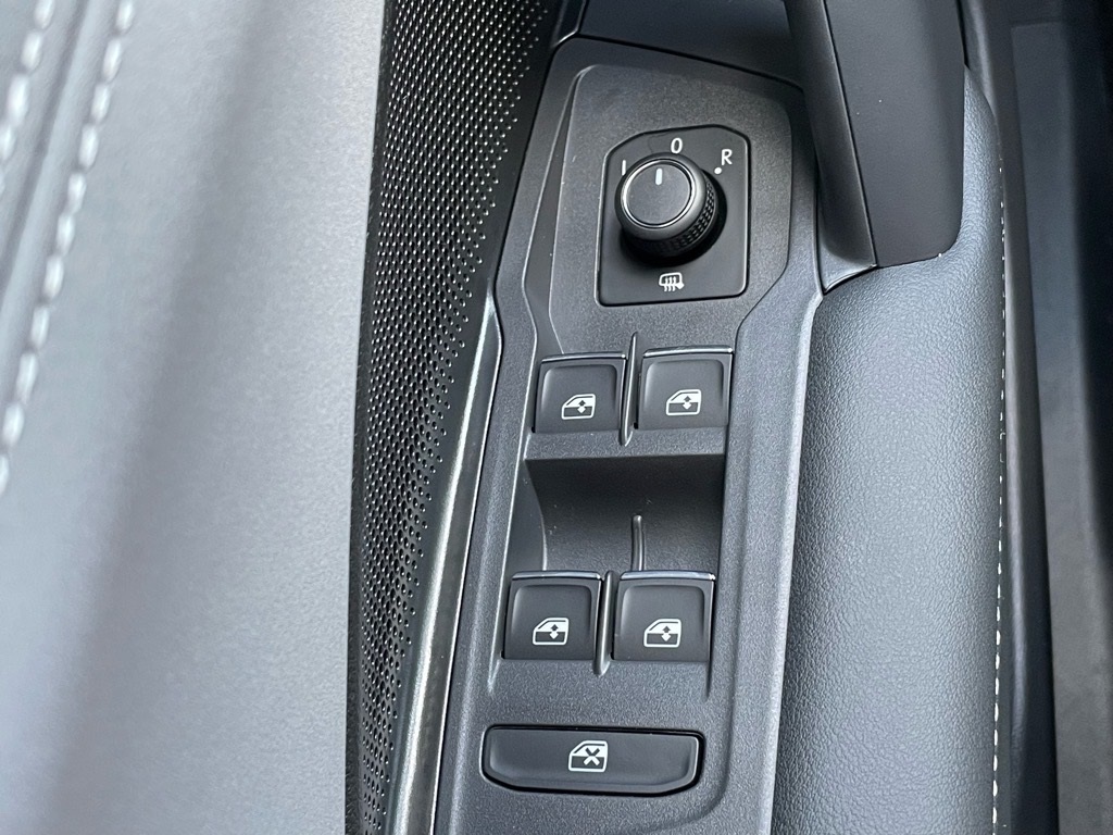2025 Volkswagen Tiguan SE photo 17
