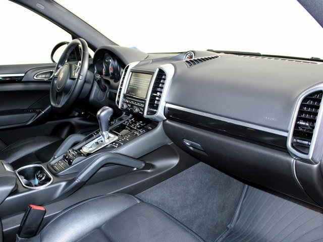 2014 Porsche Cayenne S photo 25
