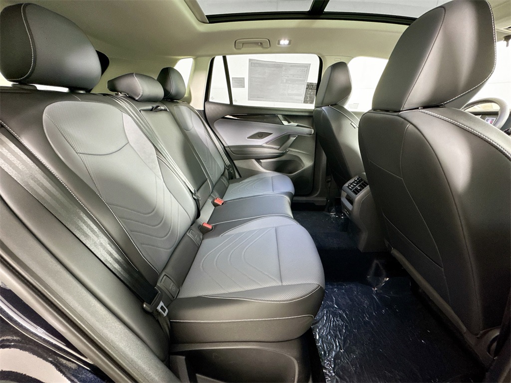 2025 Volkswagen Tiguan SE photo 16