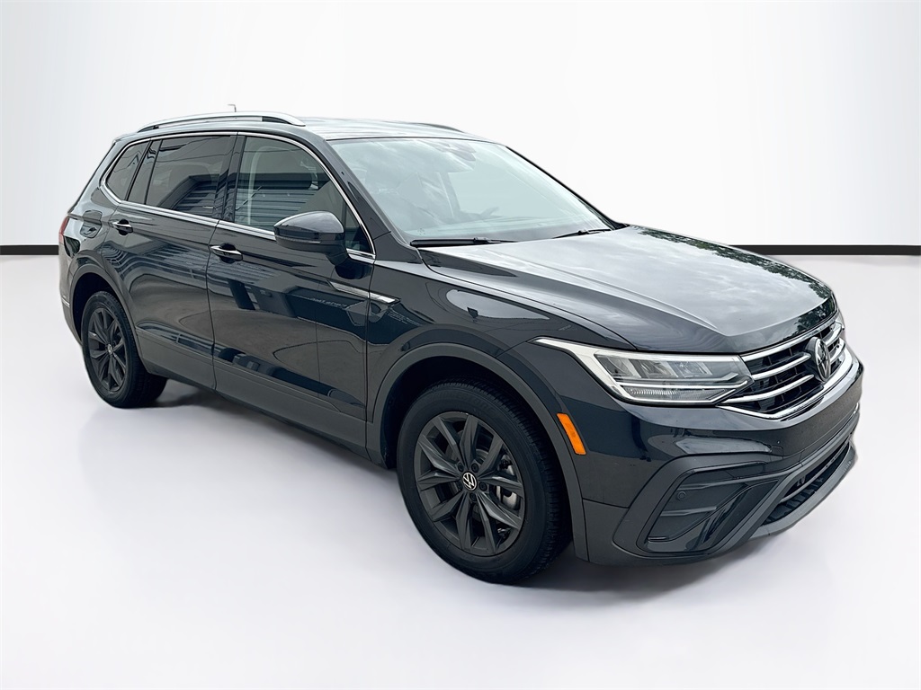 2024 Volkswagen Tiguan SE Wolfsburg Edition photo 2