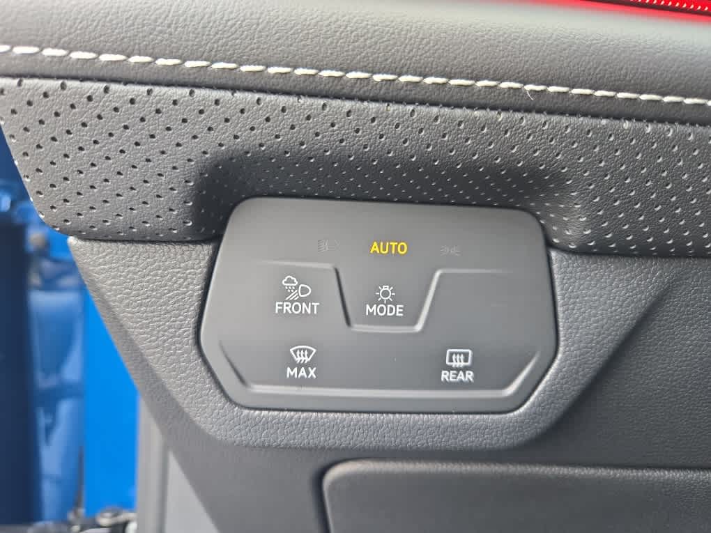 2025 Volkswagen Atlas Cross Sport SEL Premium R-Line photo 18