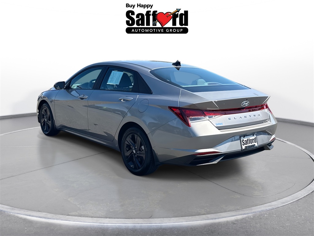 2023 Hyundai Elantra SEL photo 5
