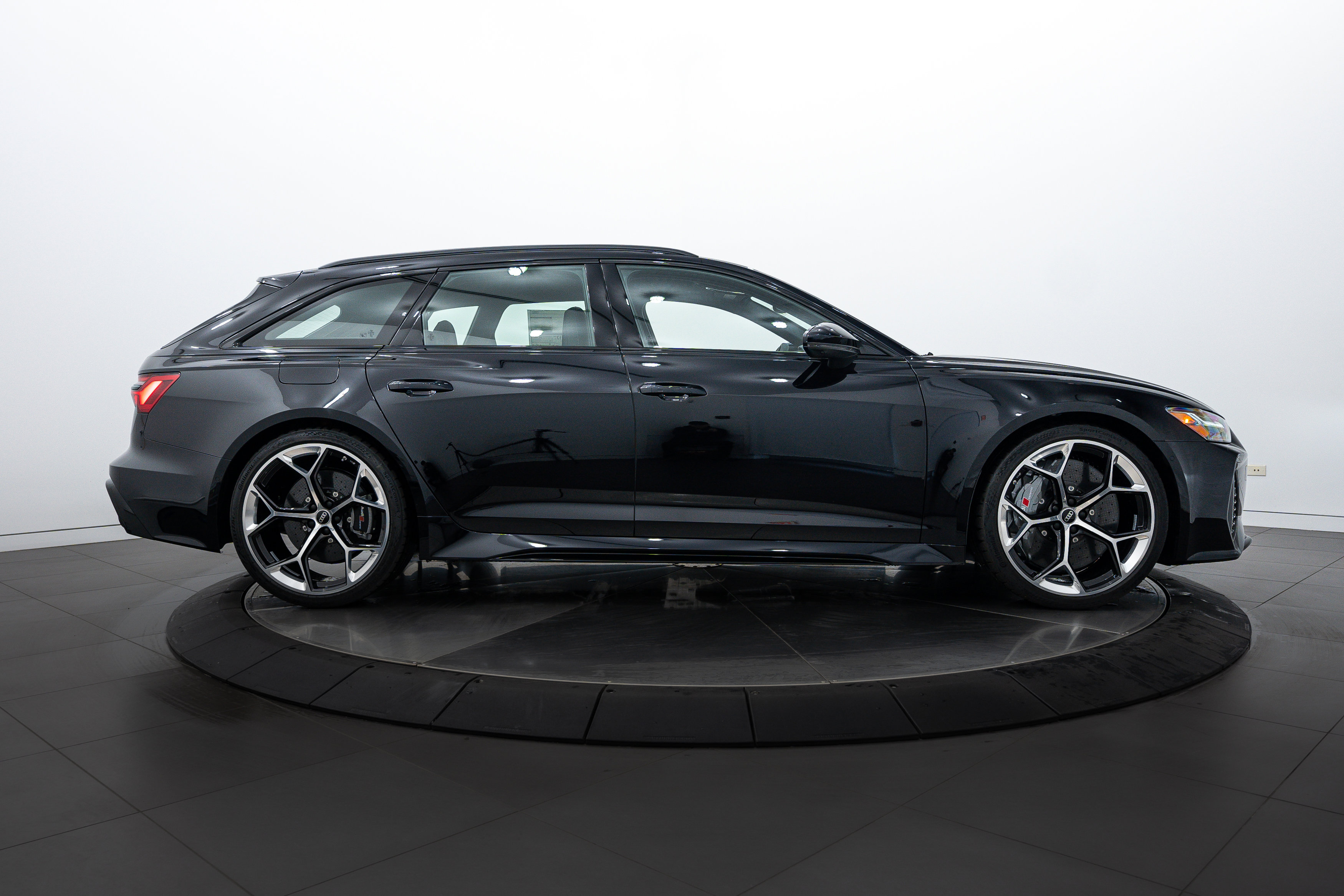 2025 Audi RS 6 Avant Performance Base photo 2