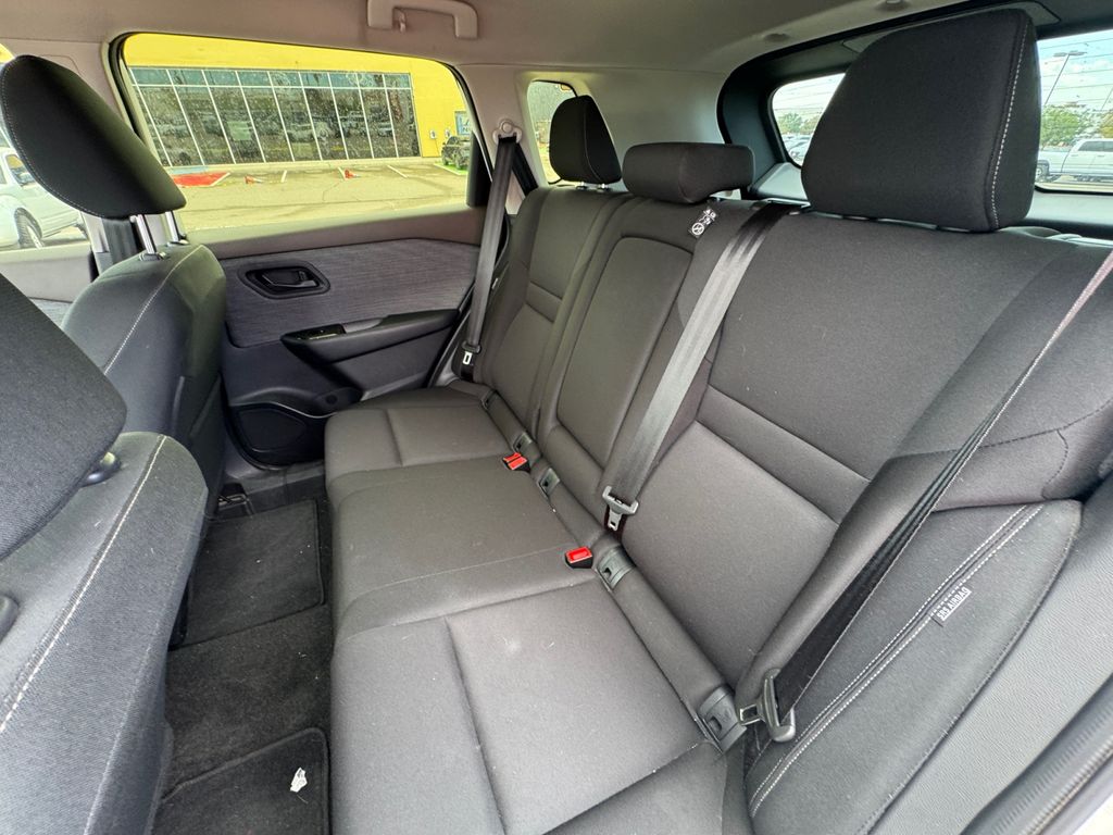 2023 Nissan Rogue S photo 18