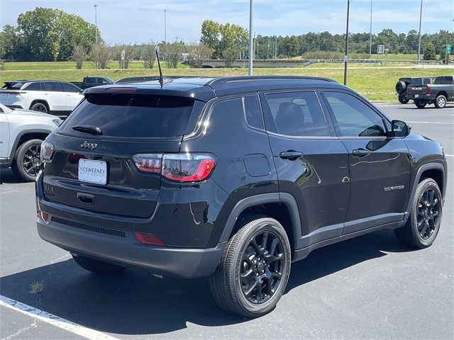 2025 Jeep Compass Latitude photo 3