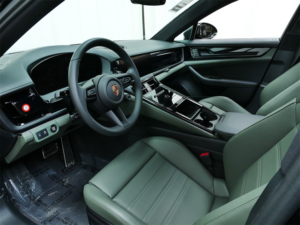2025 Porsche Panamera 4 photo 4