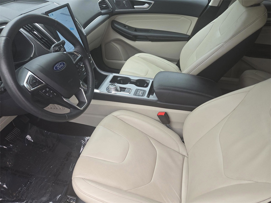 2021 Ford Edge Titanium photo 17