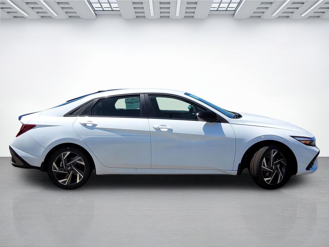 2025 Hyundai Elantra SEL Sport photo 4