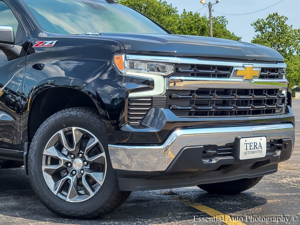 2025 Chevrolet Silverado 1500 LT photo 2