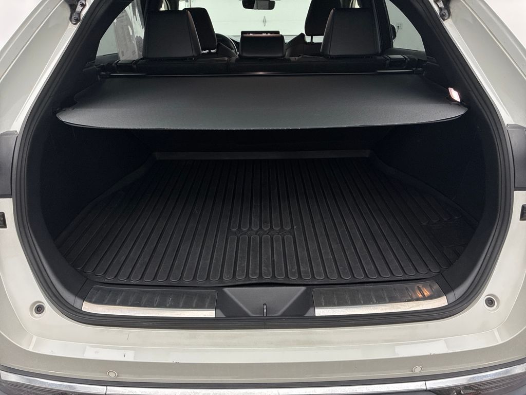 2021 Toyota Venza XLE photo 24