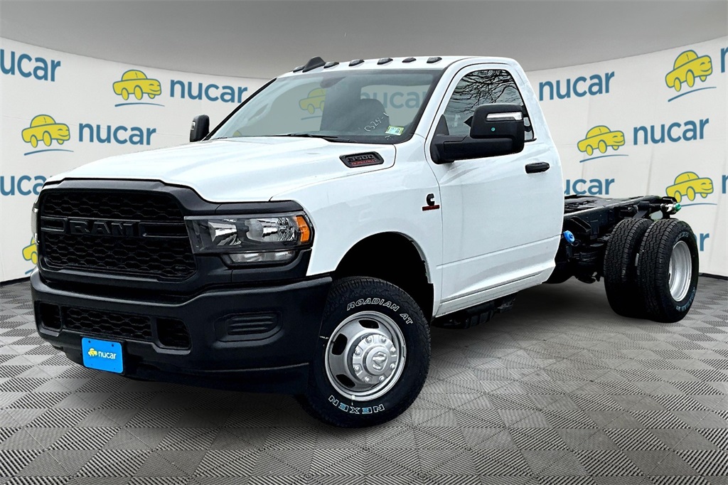 2024 Ram 3500 Tradesman photo 3