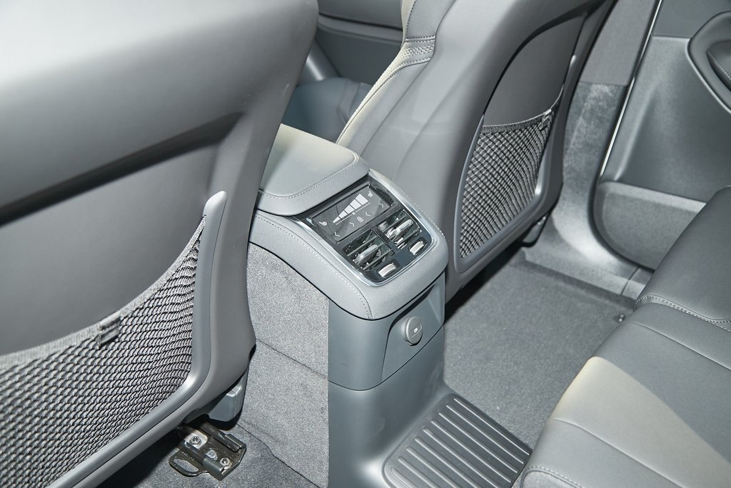 2025 VOLVO XC90 - Image 19