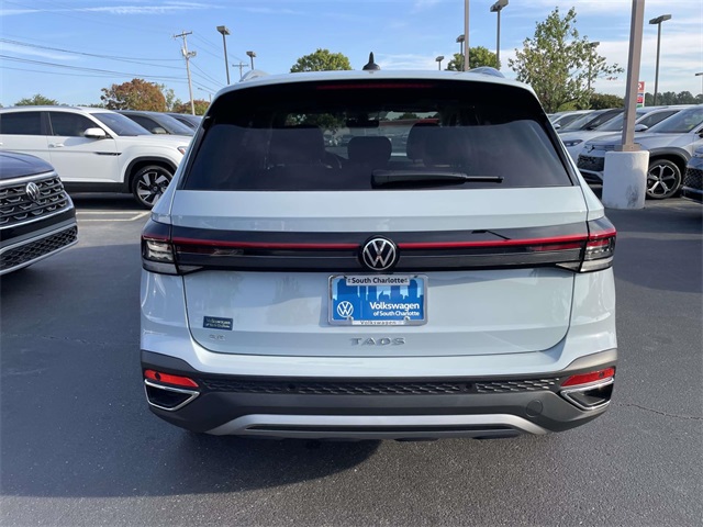 2025 Volkswagen Taos SE photo 4
