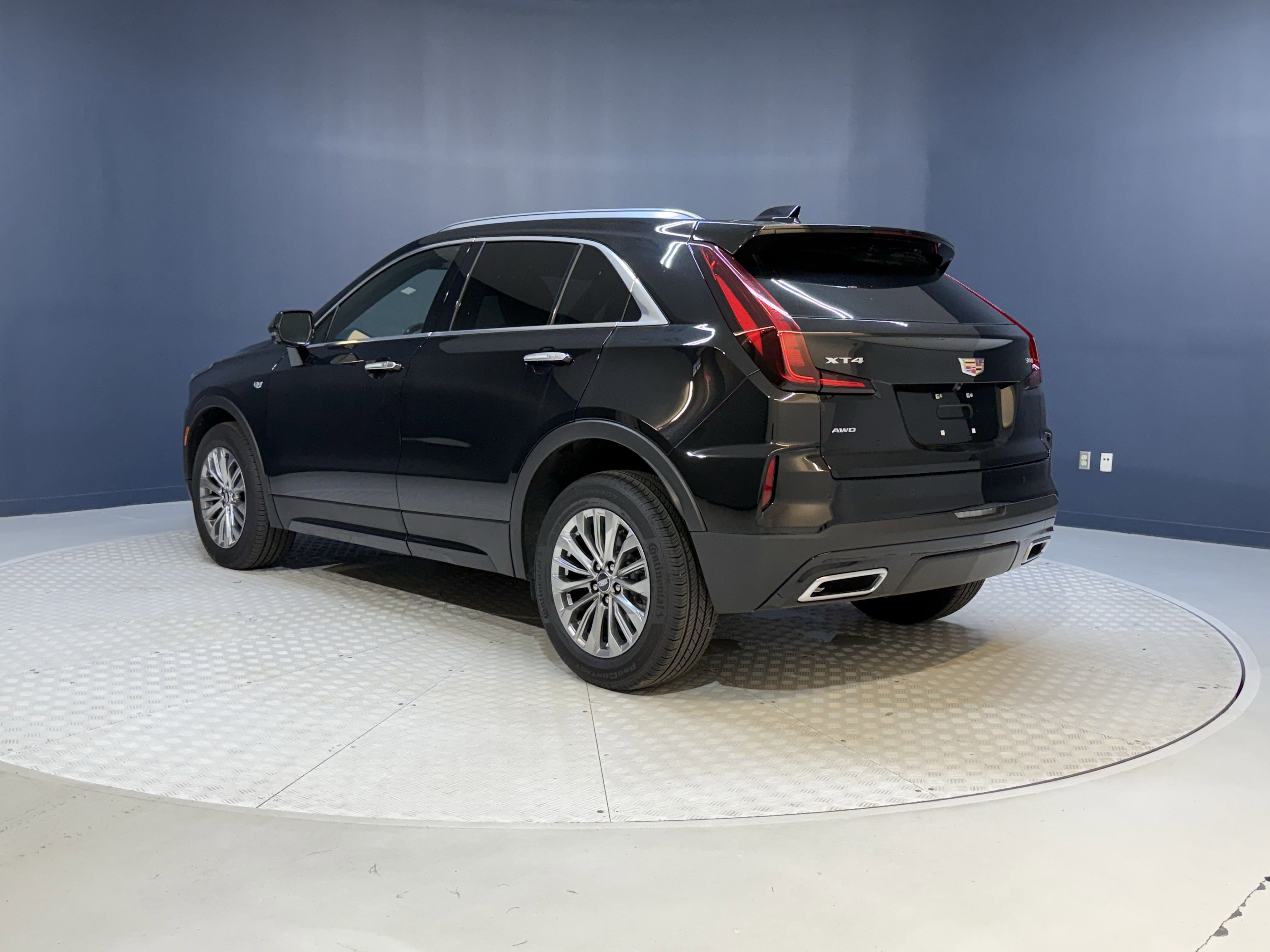 2025 Cadillac XT4 Premium Luxury photo 2