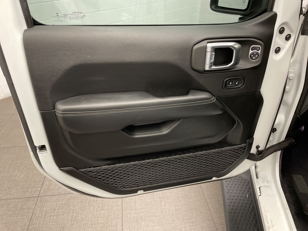 2022 Jeep Wrangler Unlimited Sahara photo 19