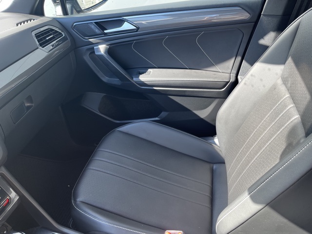 2024 Volkswagen Tiguan SE R-Line Black photo 46