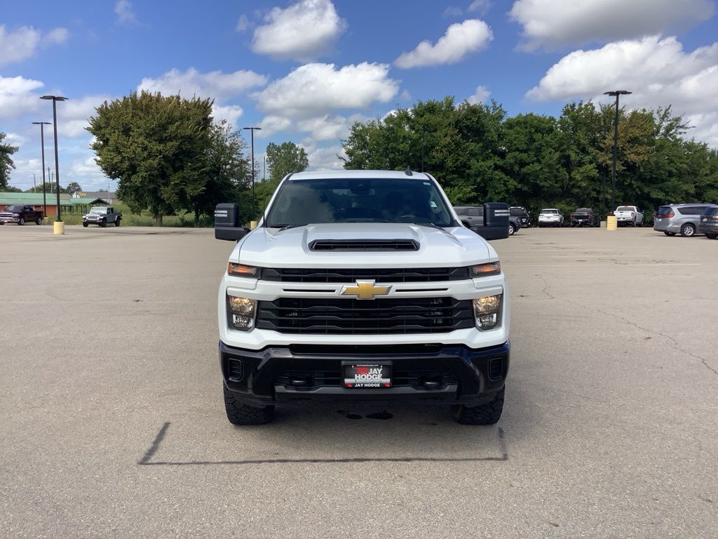 2024 Chevrolet Silverado 2500HD Custom photo 3