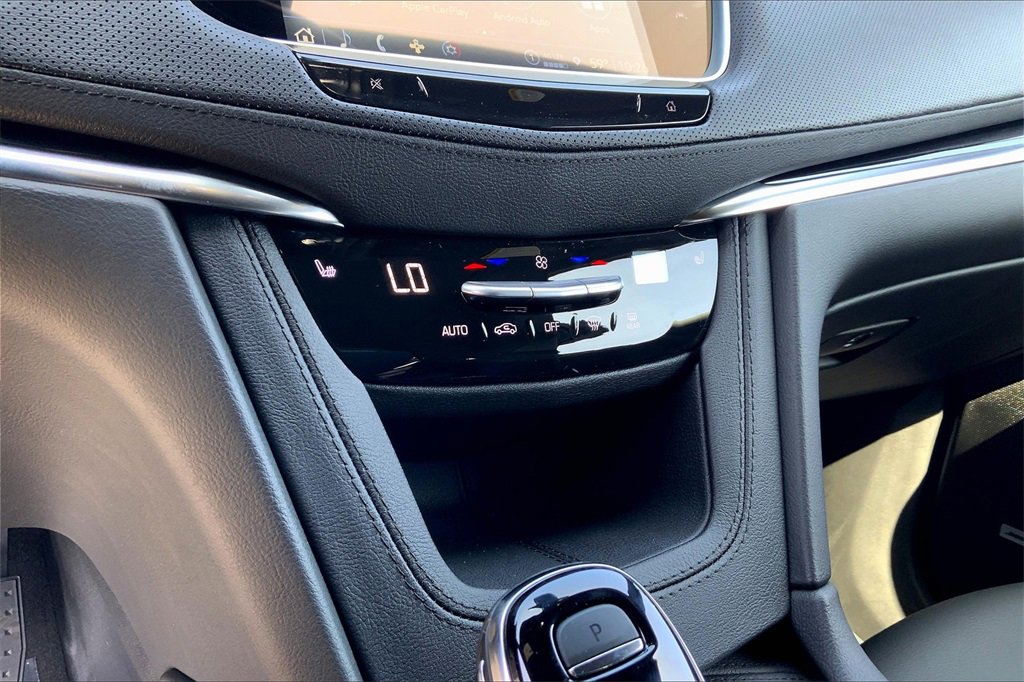 2025 Cadillac XT6 Luxury photo 24