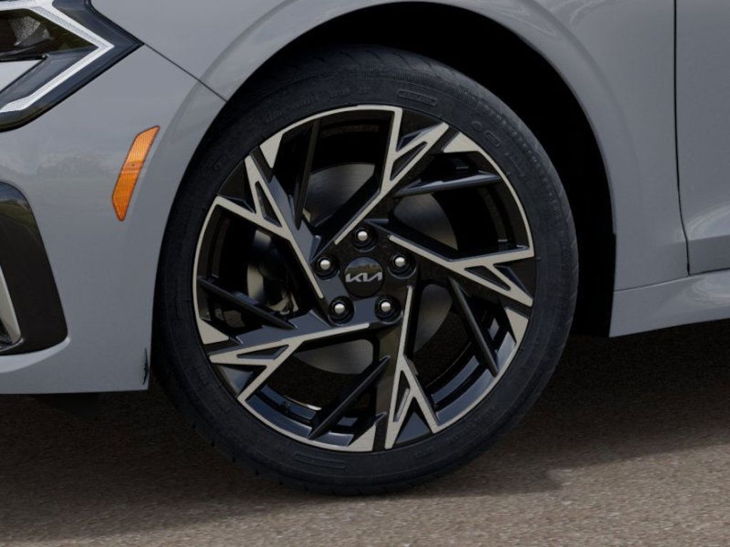 2025 Kia K5 GT-Line photo 4