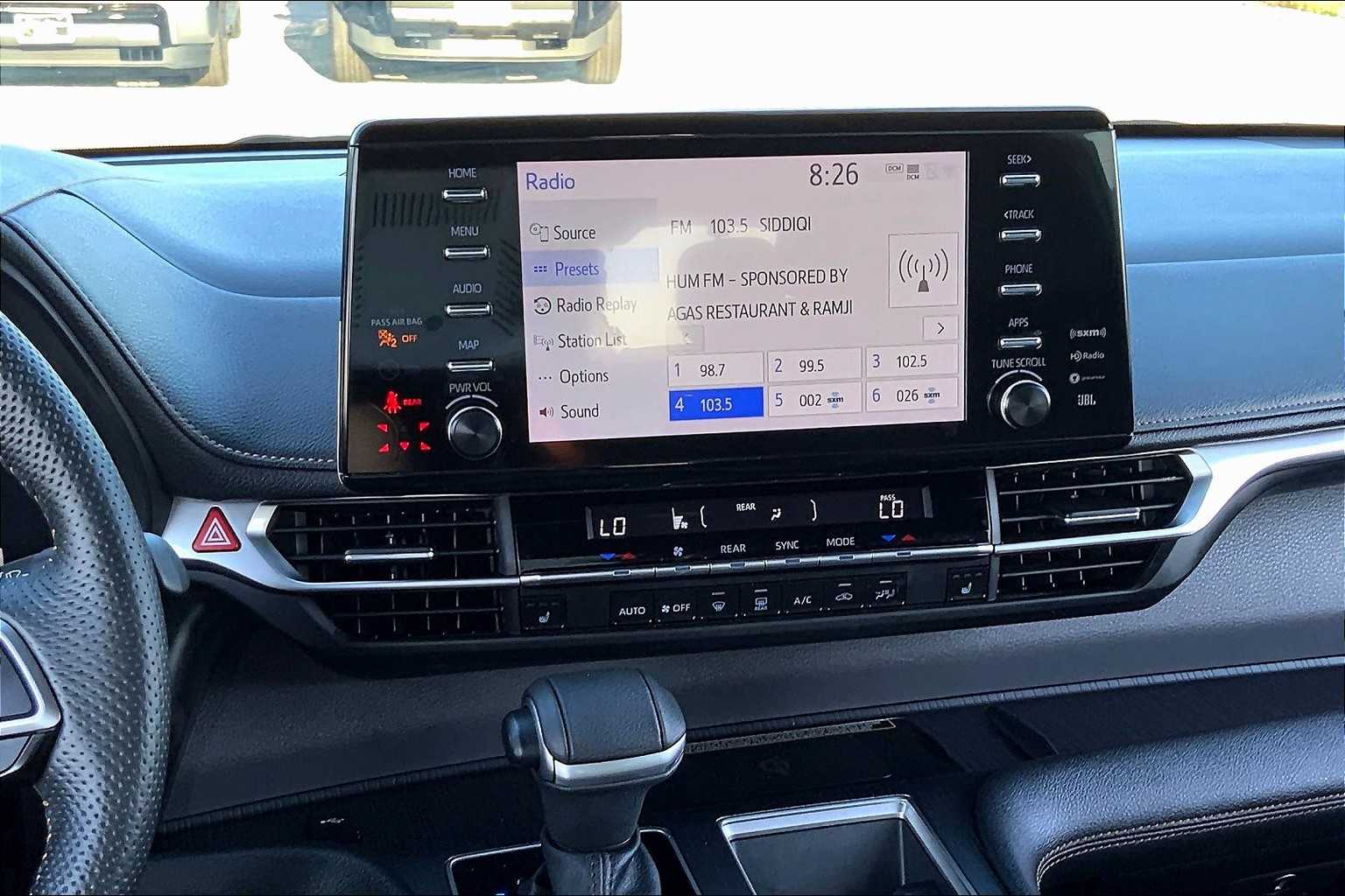2023 Toyota Sienna Woodland Edition photo 6
