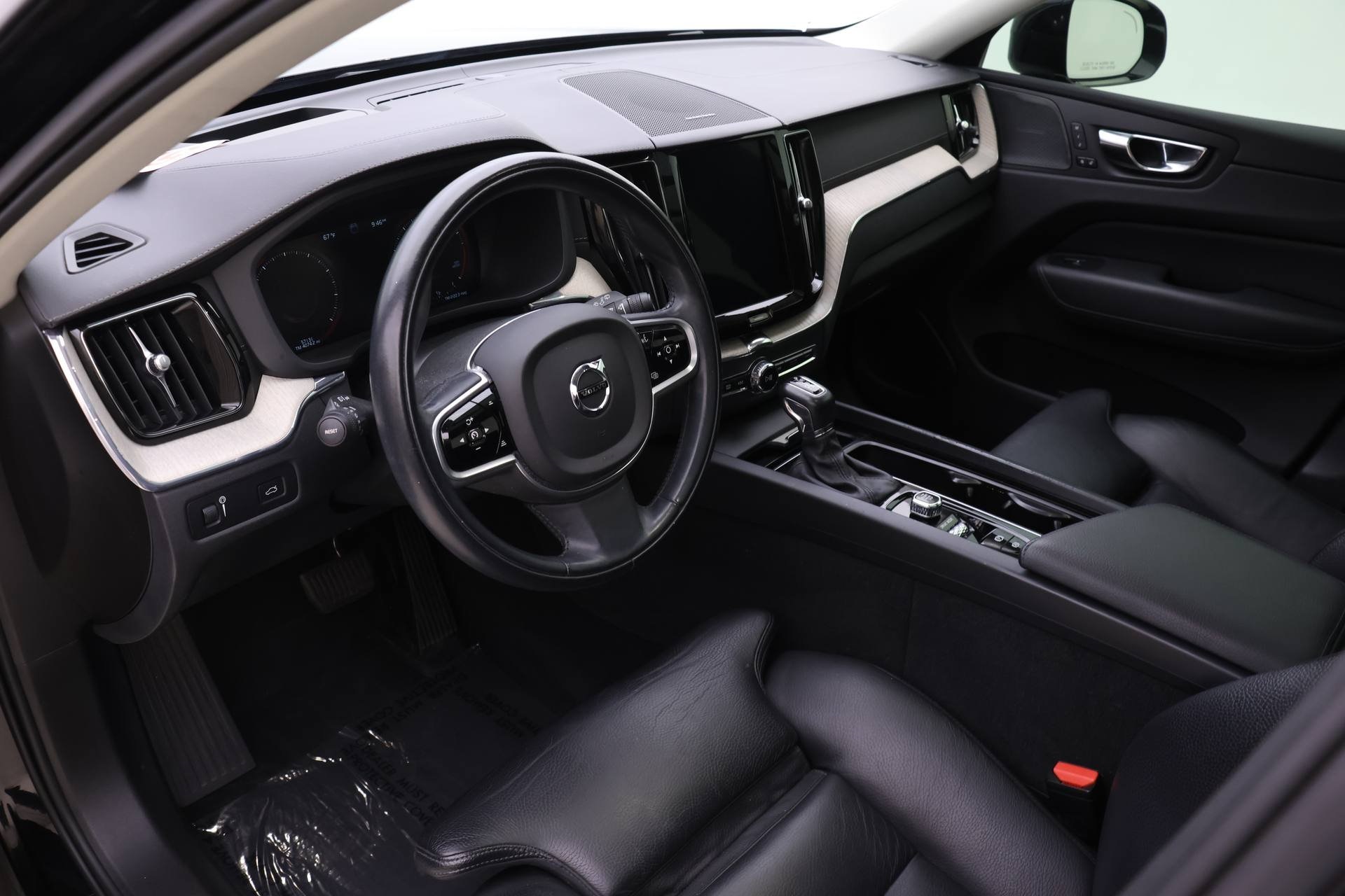 2020 Volvo XC60 T5 Inscription photo 2