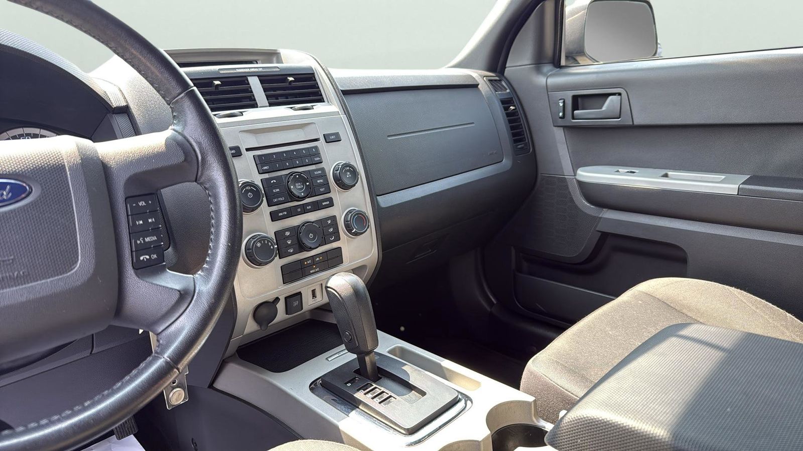 2011 Ford Escape XLT photo 19