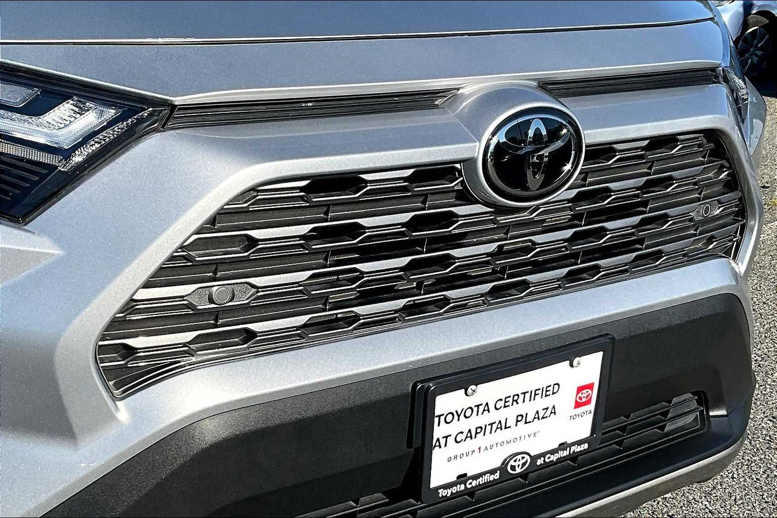 2022 Toyota RAV4 Limited photo 27