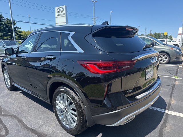 2025 Infiniti QX50 Luxe AWD photo 3