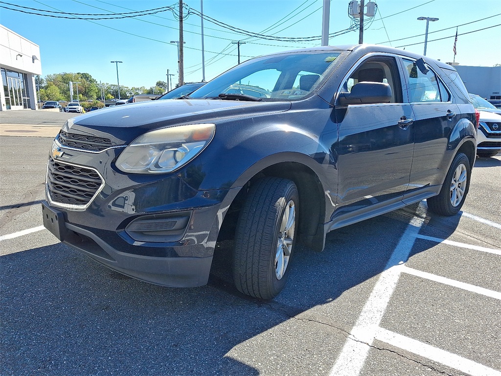 2017 Chevrolet Equinox LS photo 3