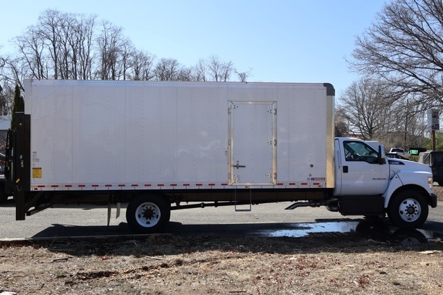 2025 Ford F-750 SuperCab photo 3