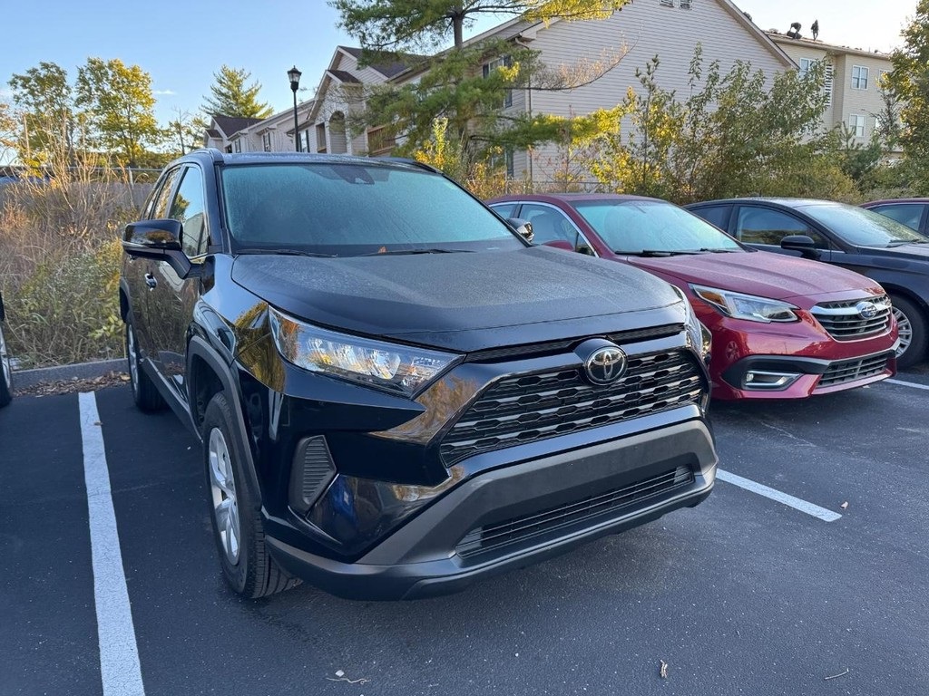 2021 Toyota RAV4 LE photo 4
