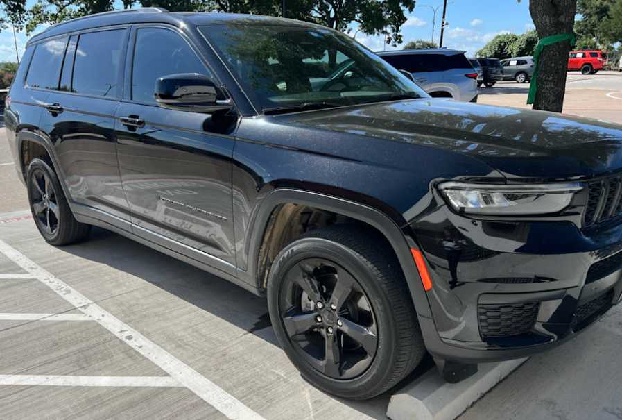 2023 Jeep Grand Cherokee Altitude photo 2