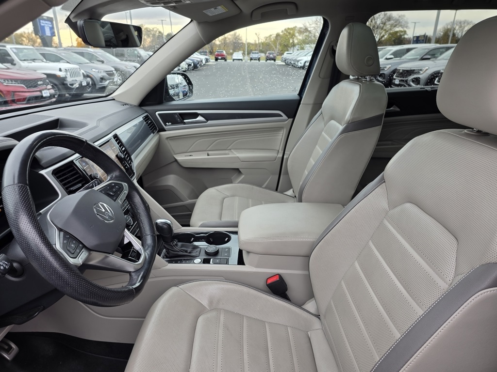 2022 Volkswagen Atlas V6 SEL Premium R-Line photo 2