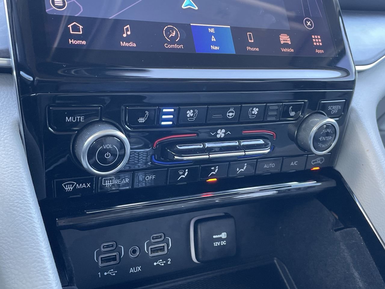2022 Jeep Grand Cherokee Overland photo 24