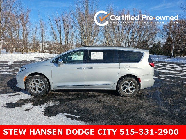 2022 Chrysler Pacifica Limited's photo