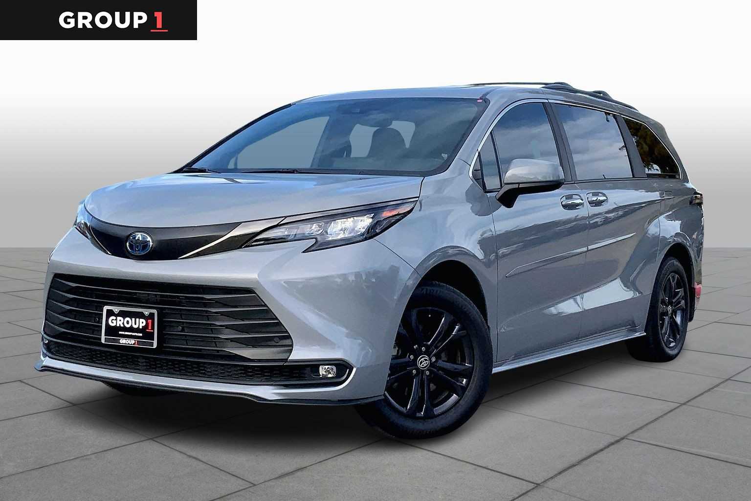 2024 Toyota Sienna Woodland Edition's photo