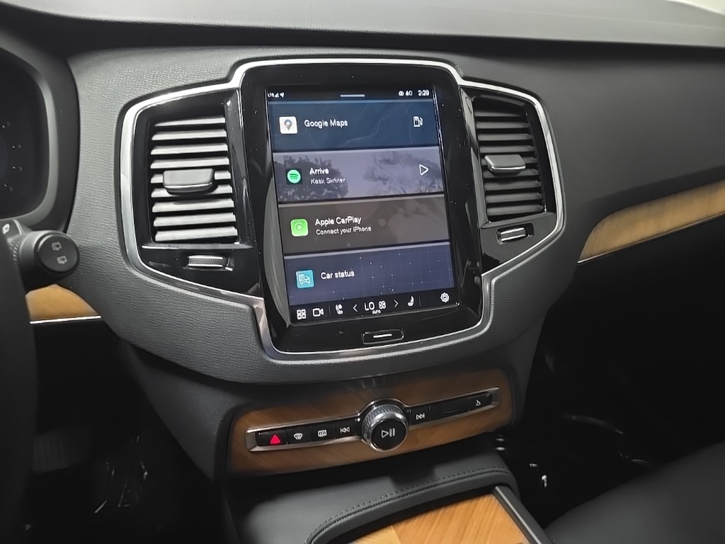 2024 Volvo XC90 B5 Plus photo 24