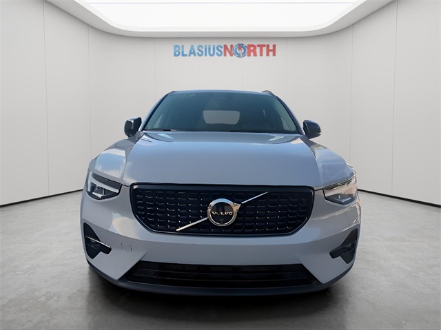 2025 Volvo XC40 Plus photo 3