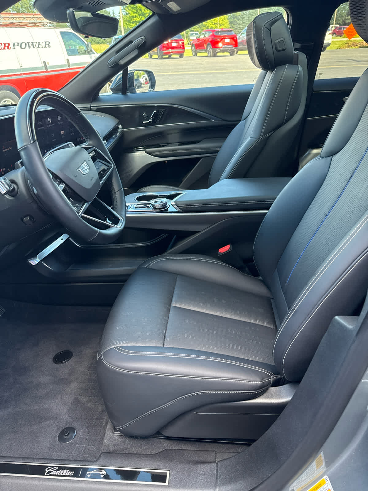 2025 Cadillac Lyriq Luxury photo 5