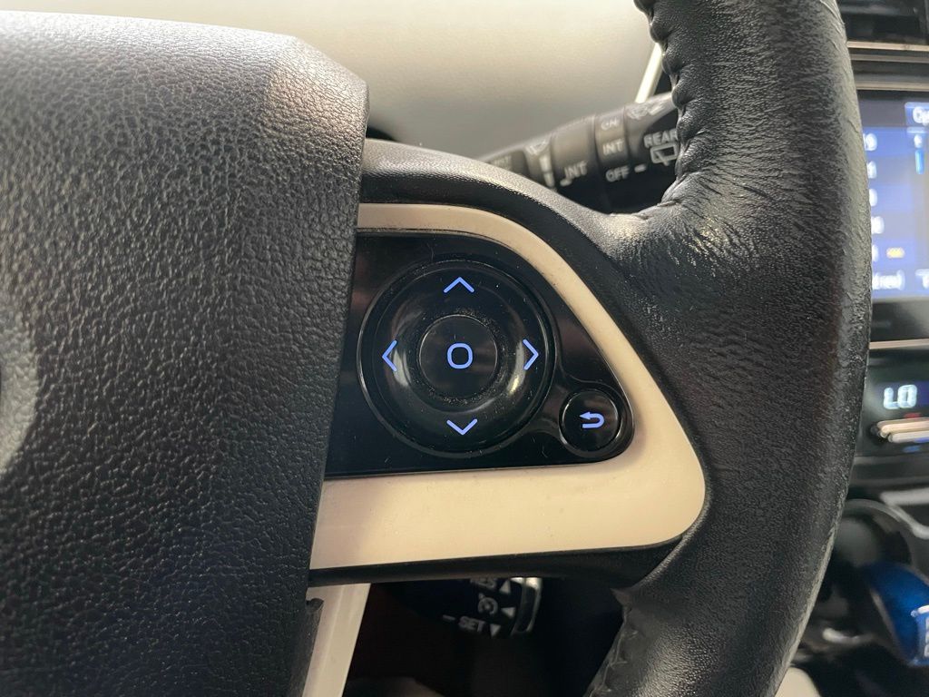 2016 Toyota Prius Three photo 16