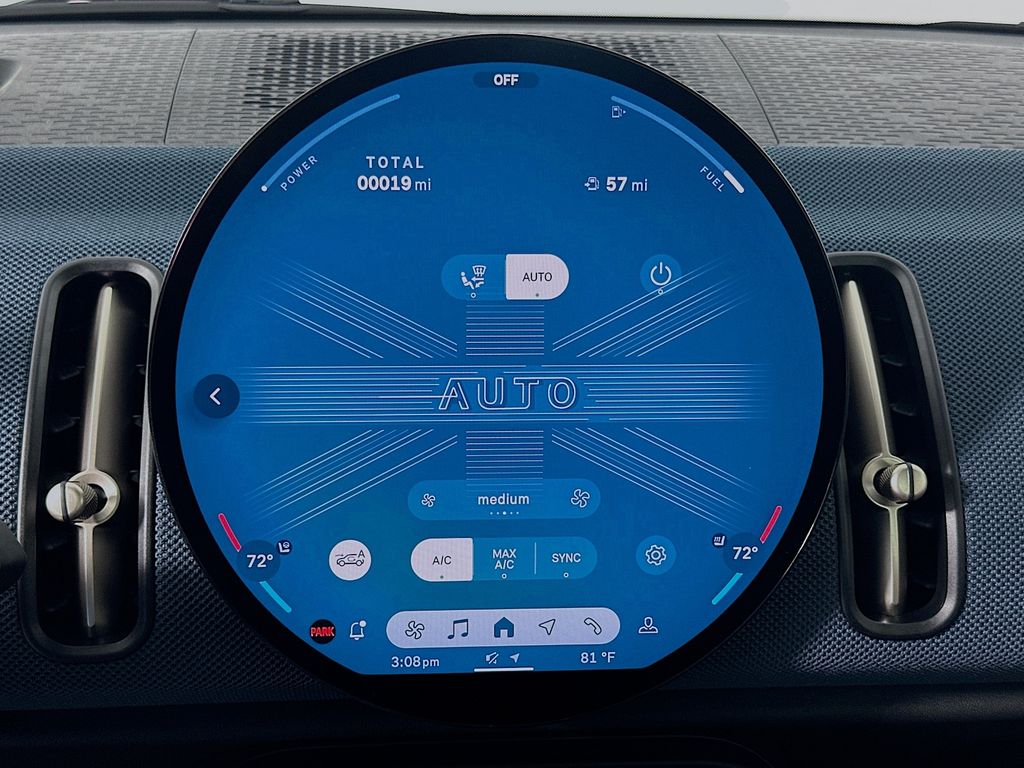 New 2025 White MINI Signature Plus image 14