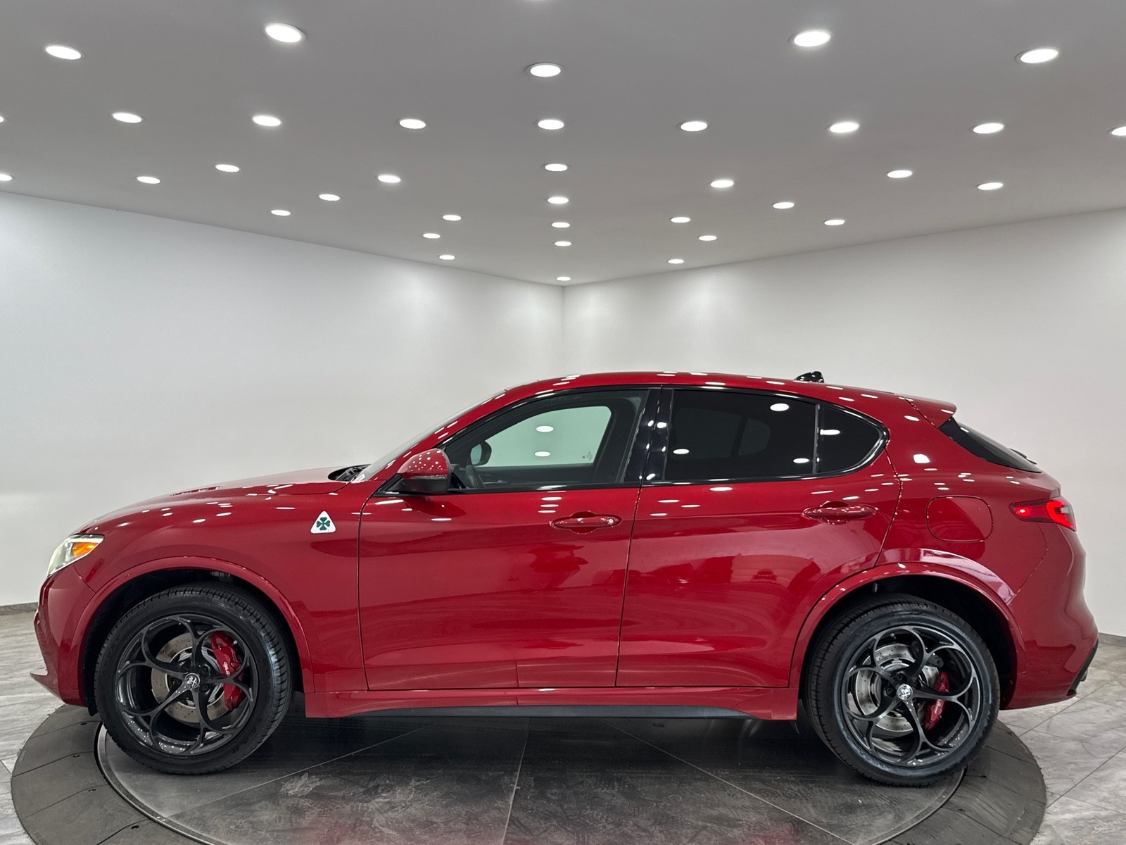 2018 Alfa Romeo Stelvio Quadrifoglio photo 4