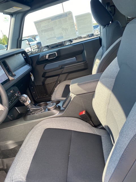 2025 Ford Bronco Base photo 17