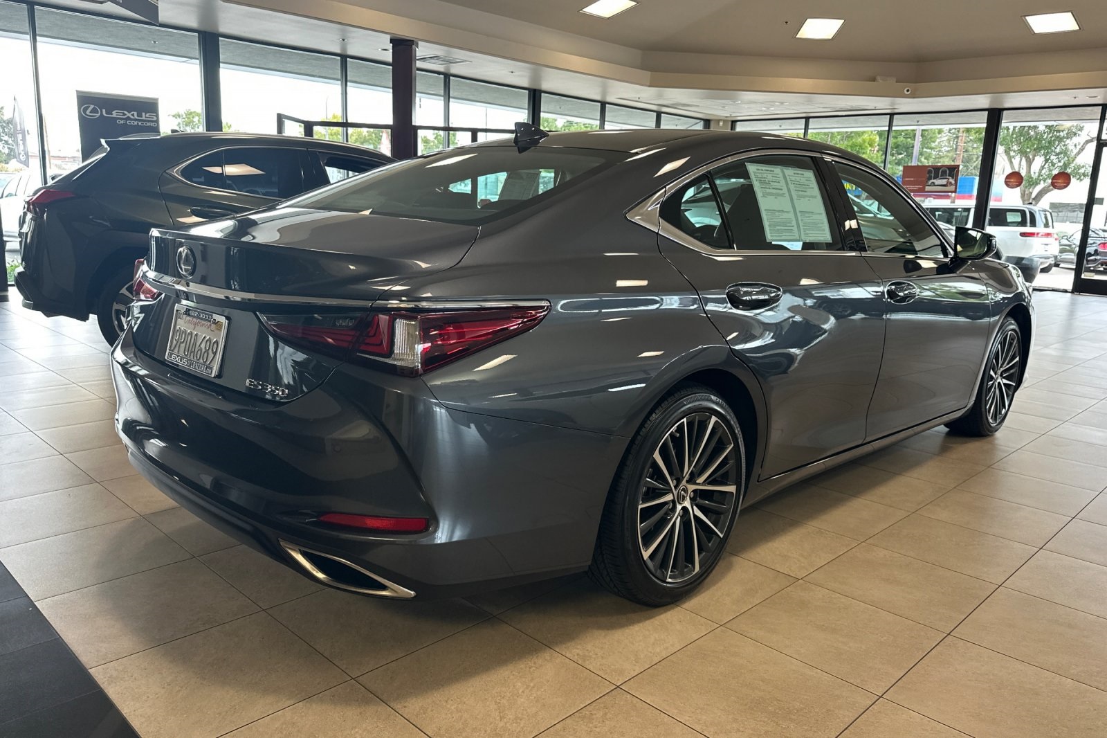 2025 Lexus ES 350 photo 4