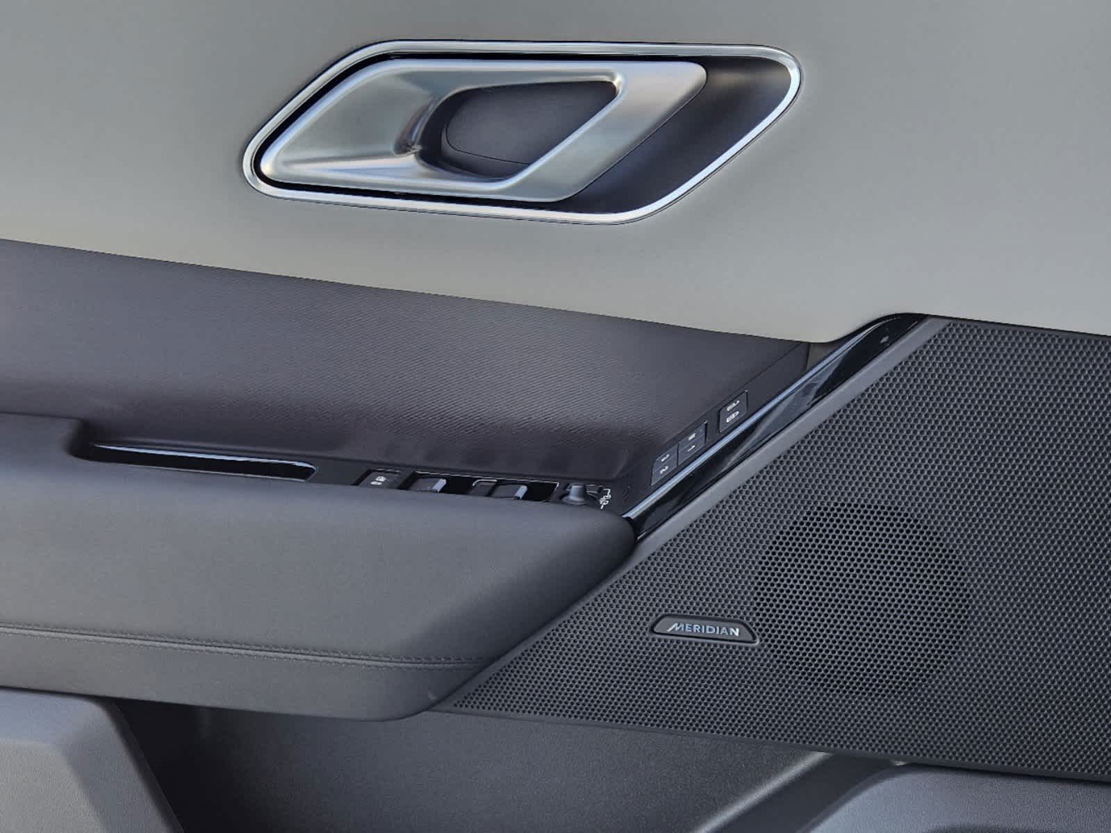2026 Land Rover Range Rover Velar SE photo 18