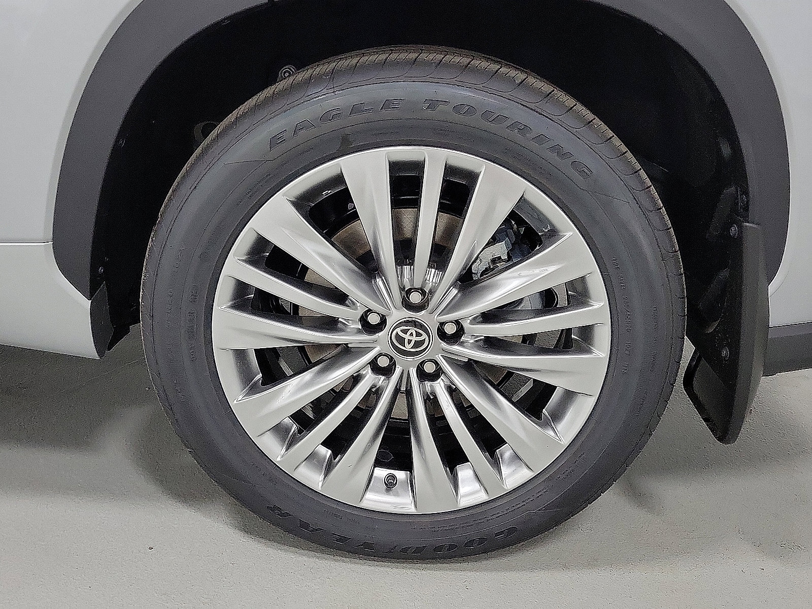 2025 Toyota Highlander Hybrid Platinum photo 6